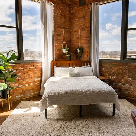 420 Friendly Canada Bridge View Loft Downtown Free Parking Детройт Экстерьер фото