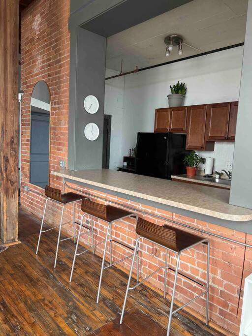 420 Friendly Canada Bridge View Loft Downtown Free Parking Детройт Экстерьер фото