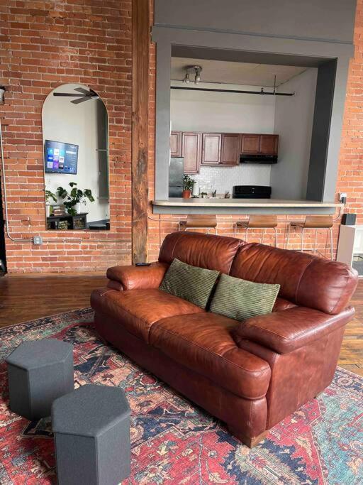 420 Friendly Canada Bridge View Loft Downtown Free Parking Детройт Экстерьер фото