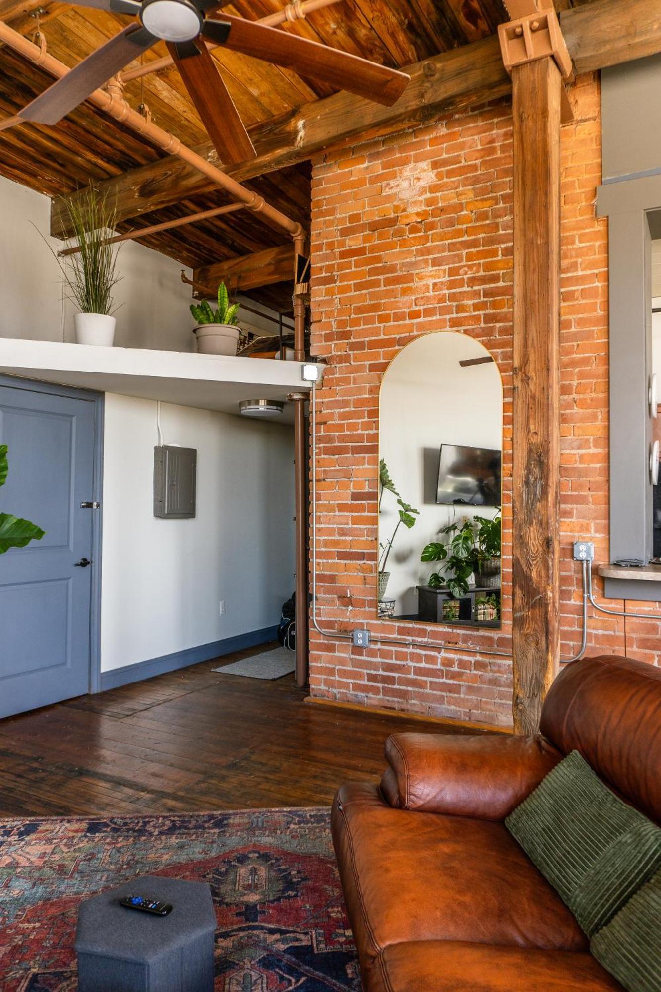 420 Friendly Canada Bridge View Loft Downtown Free Parking Детройт Экстерьер фото